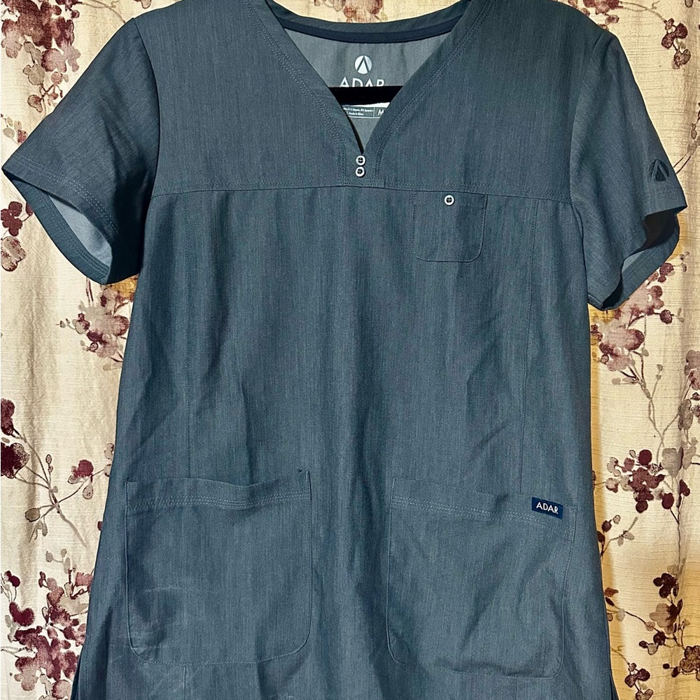 Adar Women’s Heather Gray Scrub Set - Medium